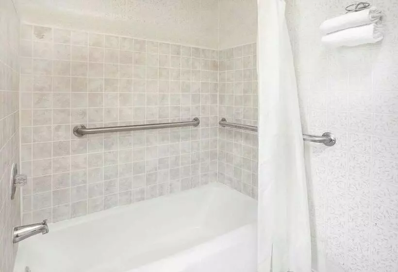 هتل Imperial Inn Grand Blanc