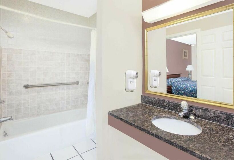 בית מלון כפרי Imperial Inn Grand Blanc