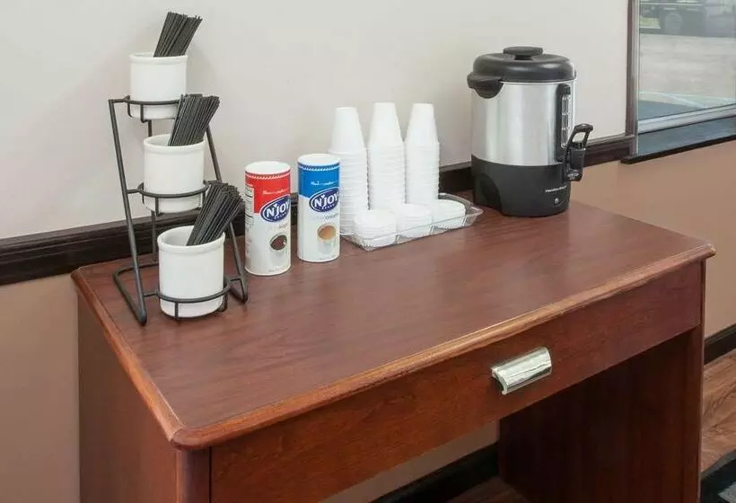 هتل Imperial Inn Grand Blanc