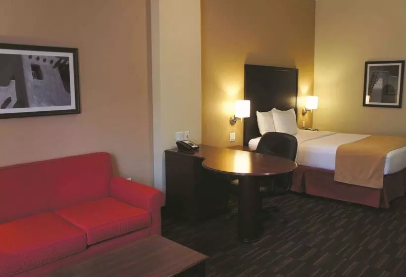 Hotelli La Quinta By Wyndham Albuquerque Midtown Newly Renovated