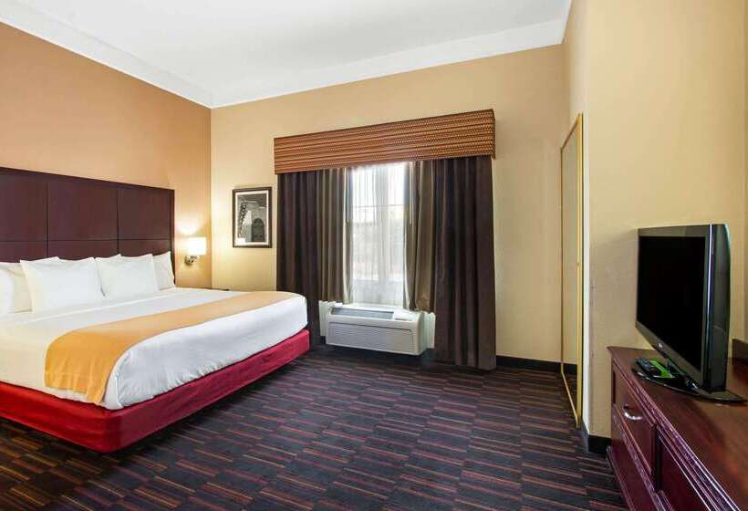 هتل La Quinta By Wyndham Albuquerque Midtown Newly Renovated