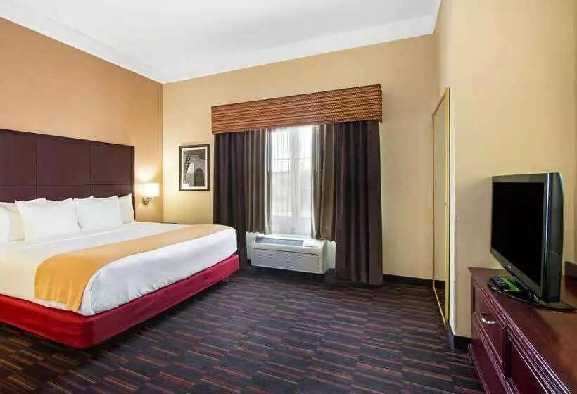 Hotelli La Quinta By Wyndham Albuquerque Midtown Newly Renovated