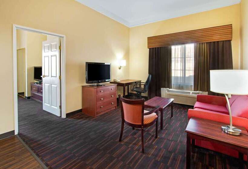 هتل La Quinta By Wyndham Albuquerque Midtown Newly Renovated