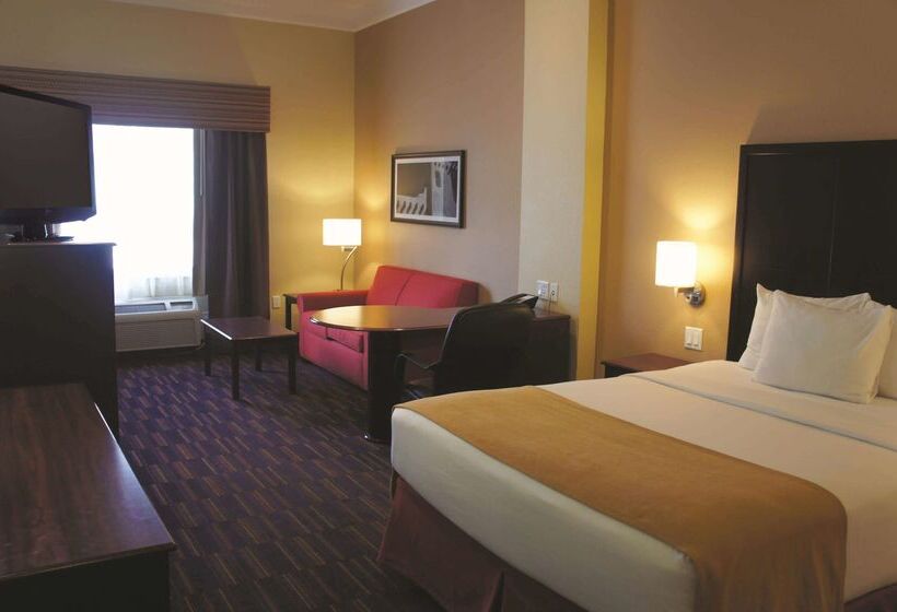 هتل La Quinta By Wyndham Albuquerque Midtown Newly Renovated