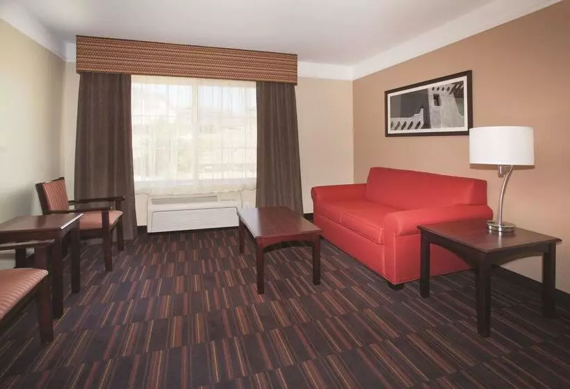 Hotelli La Quinta By Wyndham Albuquerque Midtown Newly Renovated