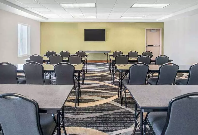 هتل La Quinta By Wyndham Moscow Pullman