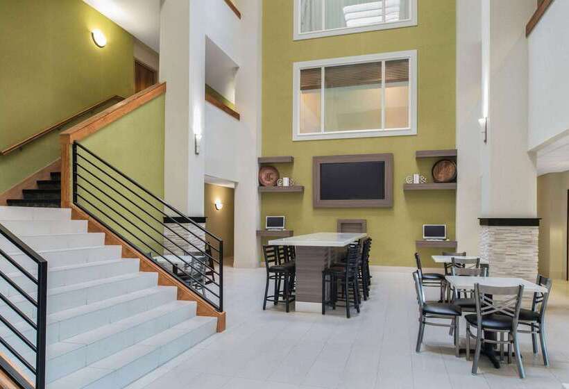 בית מלון כפרי La Quinta By Wyndham Moscow Pullman