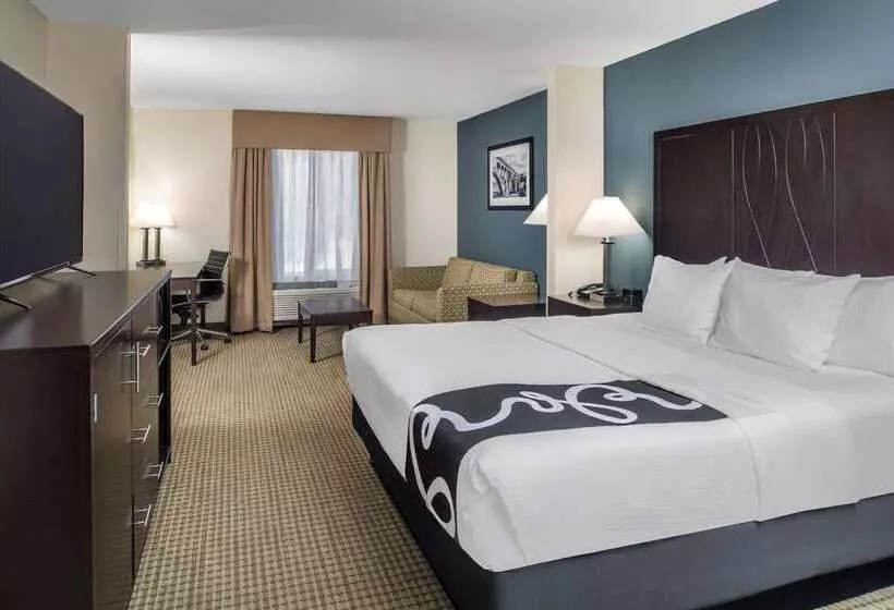 هتل La Quinta By Wyndham Moscow Pullman