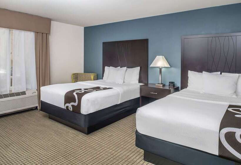 בית מלון כפרי La Quinta By Wyndham Moscow Pullman