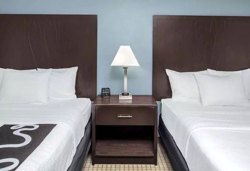 هتل La Quinta By Wyndham Moscow Pullman