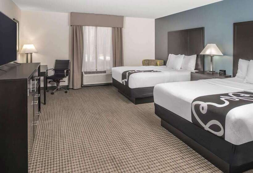 בית מלון כפרי La Quinta By Wyndham Moscow Pullman