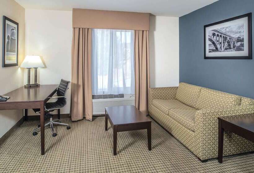 בית מלון כפרי La Quinta By Wyndham Moscow Pullman