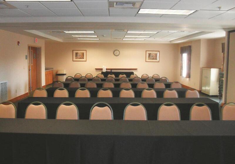 בית מלון כפרי La Quinta By Wyndham Moscow Pullman