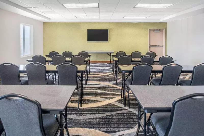 هتل La Quinta By Wyndham Moscow Pullman