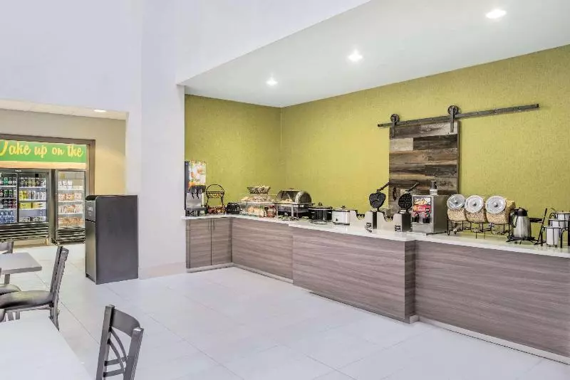 هتل La Quinta By Wyndham Moscow Pullman