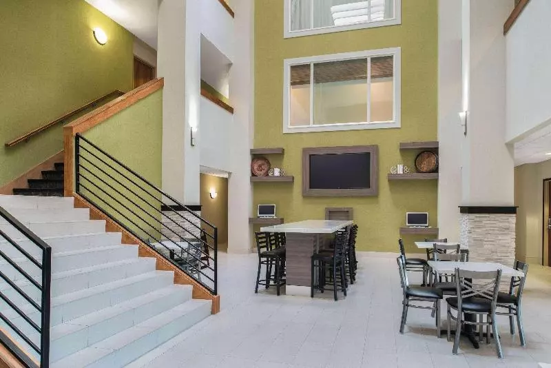 هتل La Quinta By Wyndham Moscow Pullman