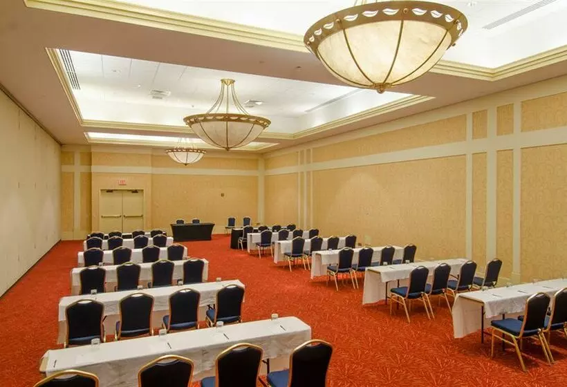 Отель Wyndham Garden Trenton