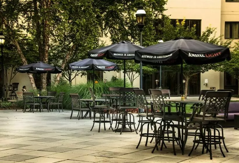 Отель Wyndham Garden Trenton