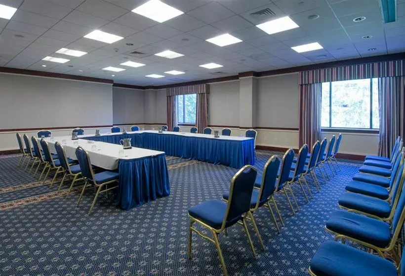 Отель Wyndham Garden Trenton