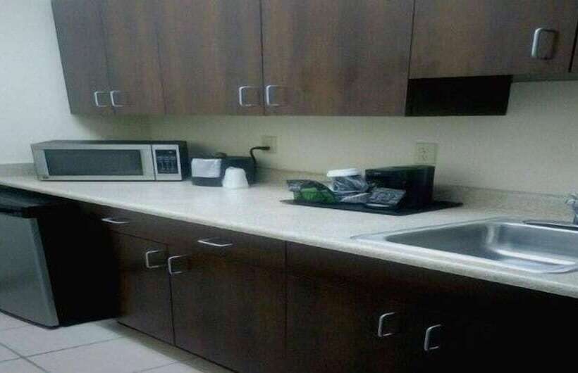 فندق Quality Inn & Suites Prestonsburg Next To Mountain Arts Center