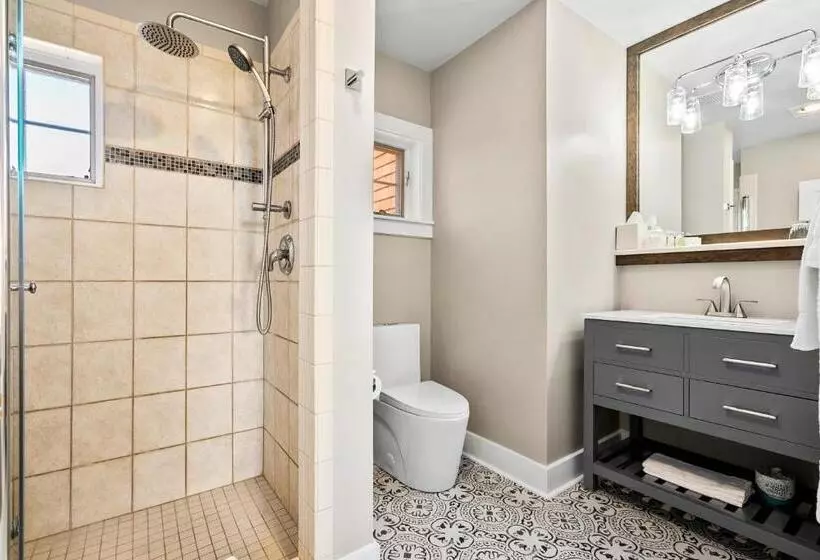 ホテル Saratoga Inn