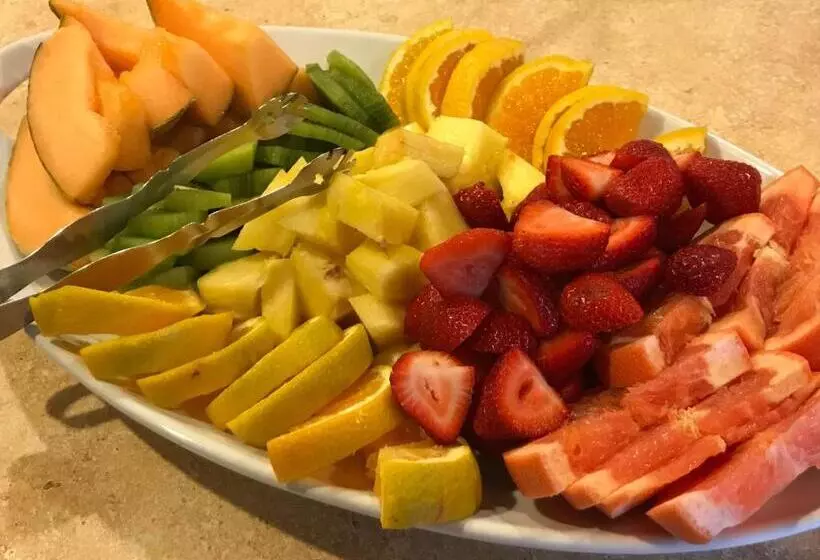 ホテル Saratoga Inn