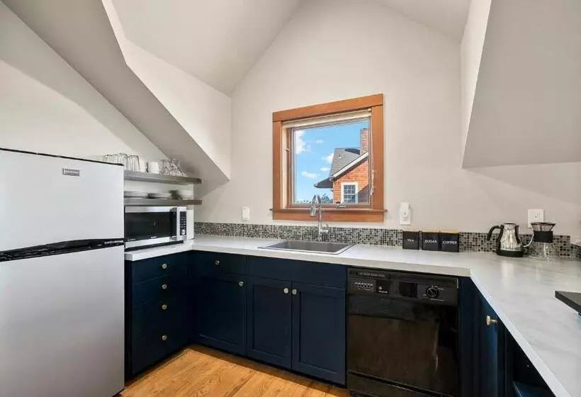 ホテル Saratoga Inn