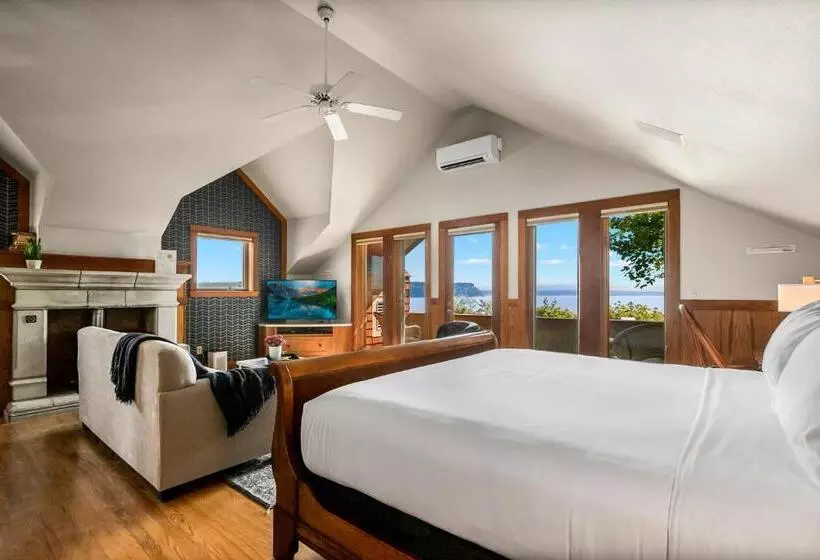 ホテル Saratoga Inn