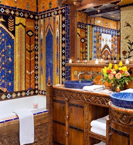 هتل The Inn Of The Five Graces