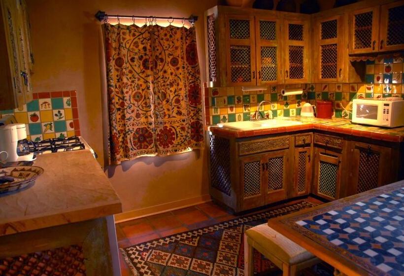 هتل The Inn Of The Five Graces