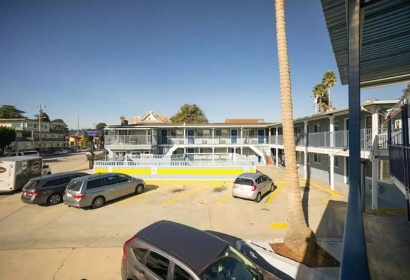 汽车旅馆 Salt Air Lodge