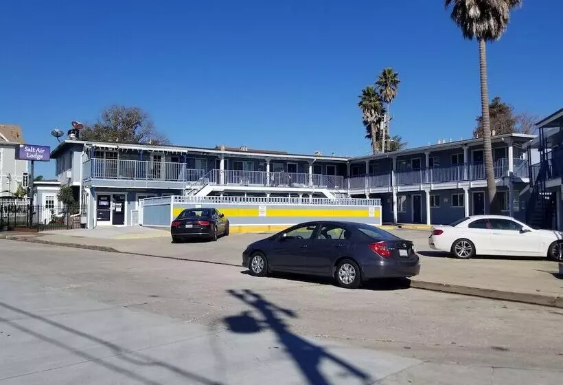 汽车旅馆 Salt Air Lodge