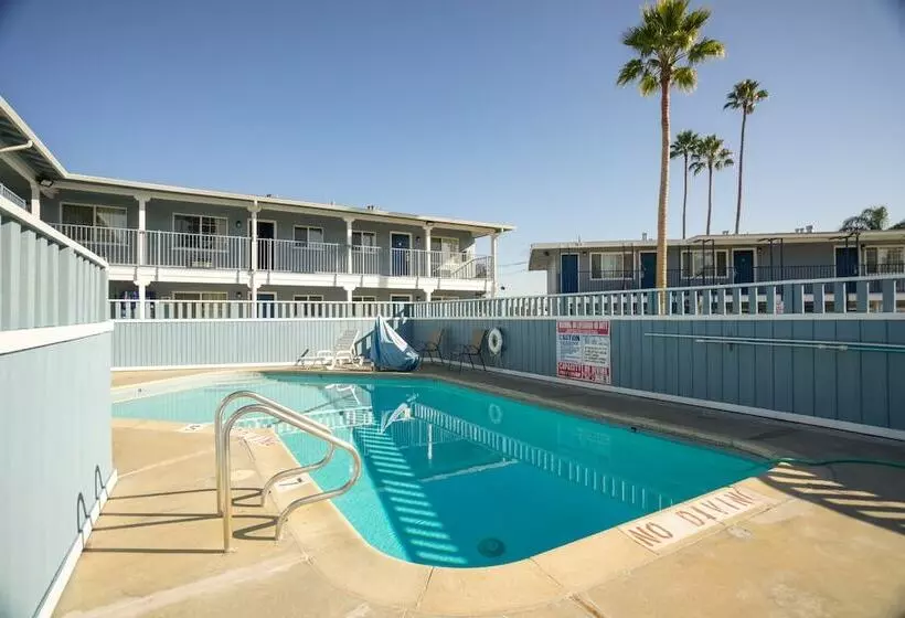 汽车旅馆 Salt Air Lodge