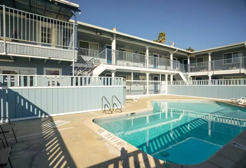 汽车旅馆 Salt Air Lodge