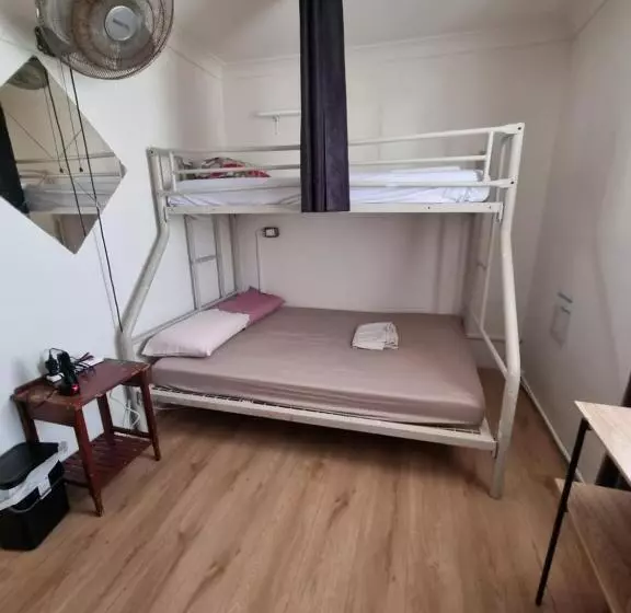 هاستل Beachside Backpackers