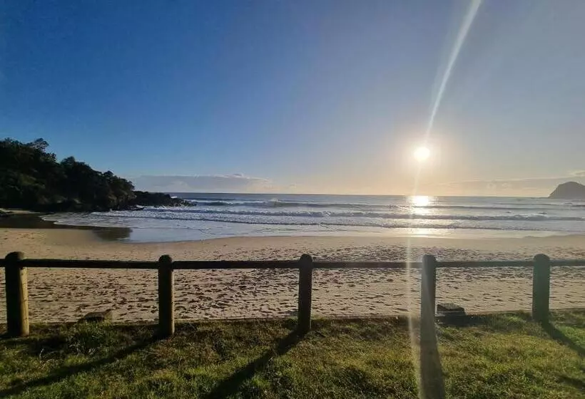 هاستل Beachside Backpackers