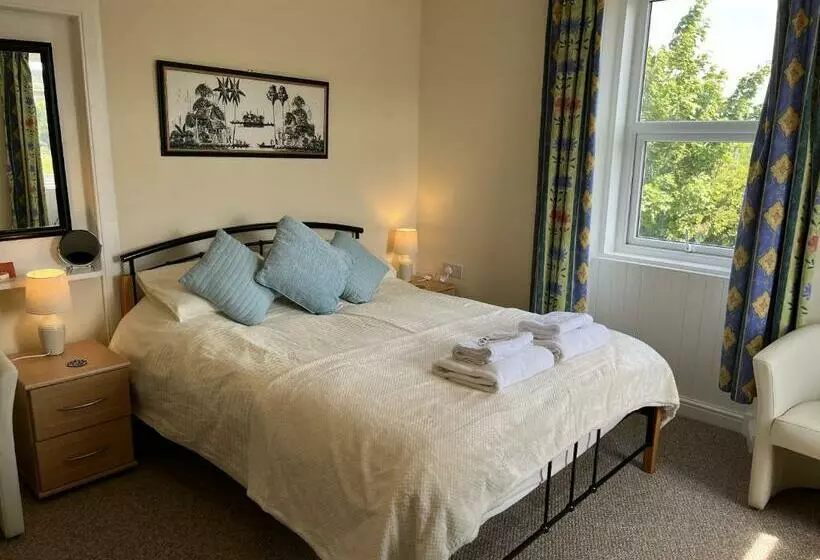 Hostel The Village Inn