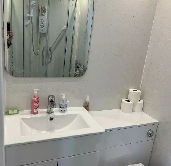 Hostel The Village Inn