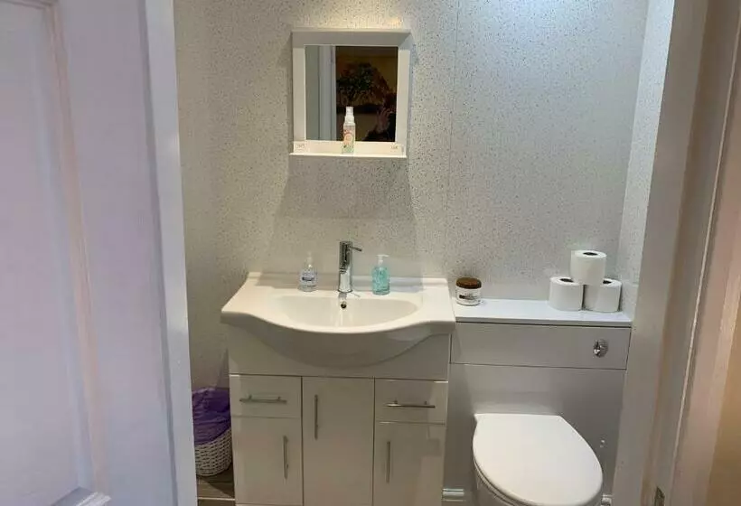 Hostel The Village Inn