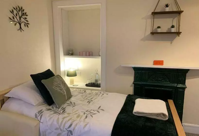 Hostel The Village Inn