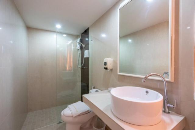 Golden House Service Apartment