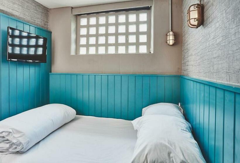 Hotel Garrison Cells