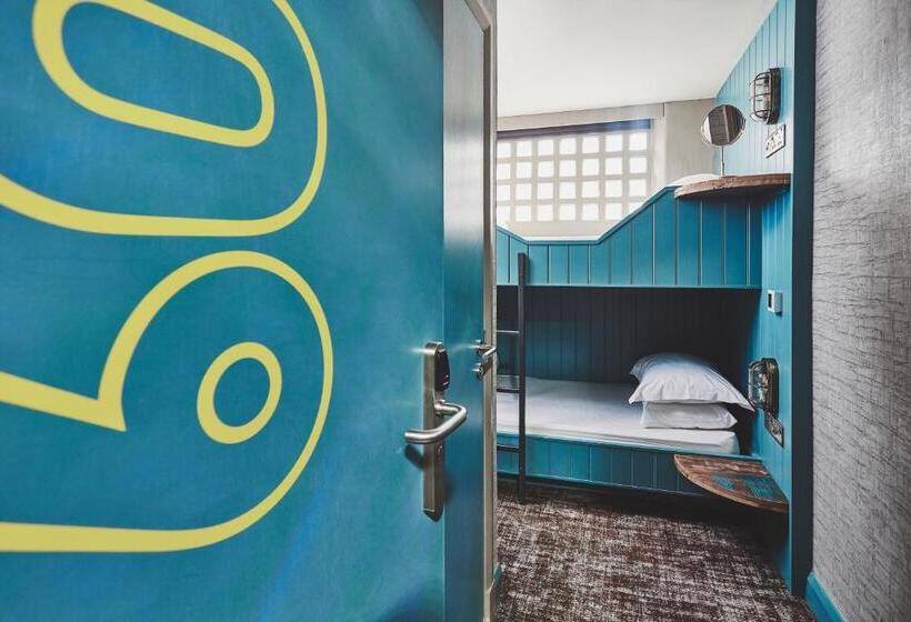 Hotel Garrison Cells