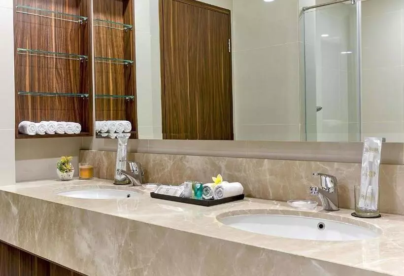 Le Premier Hotel Deltamas