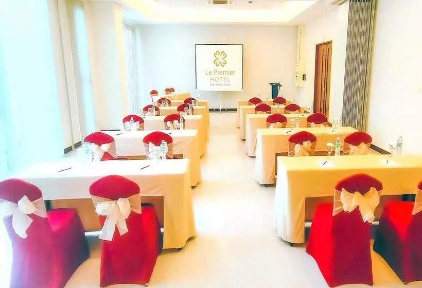 Le Premier Hotel Deltamas