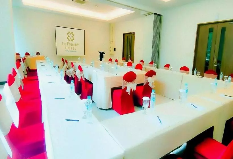 Le Premier Hotel Deltamas