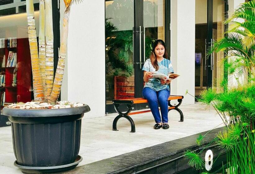 Le Premier Hotel Deltamas