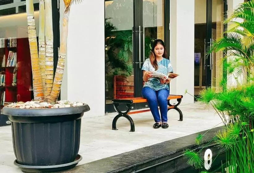 Le Premier Hotel Deltamas