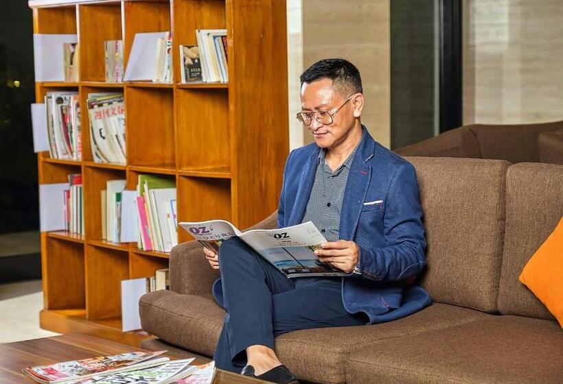 Le Premier Hotel Deltamas