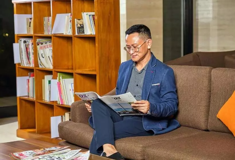 Le Premier Hotel Deltamas